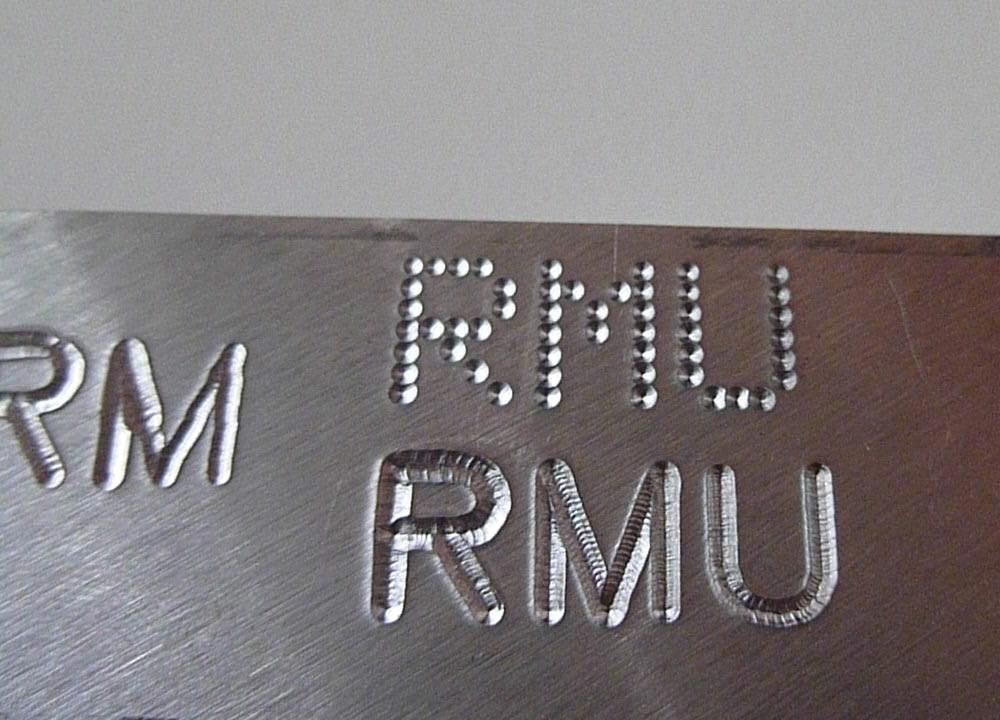 Marcatura a micropunti: incisioni meccaniche profonde e precise Marcatura a punti RMU.